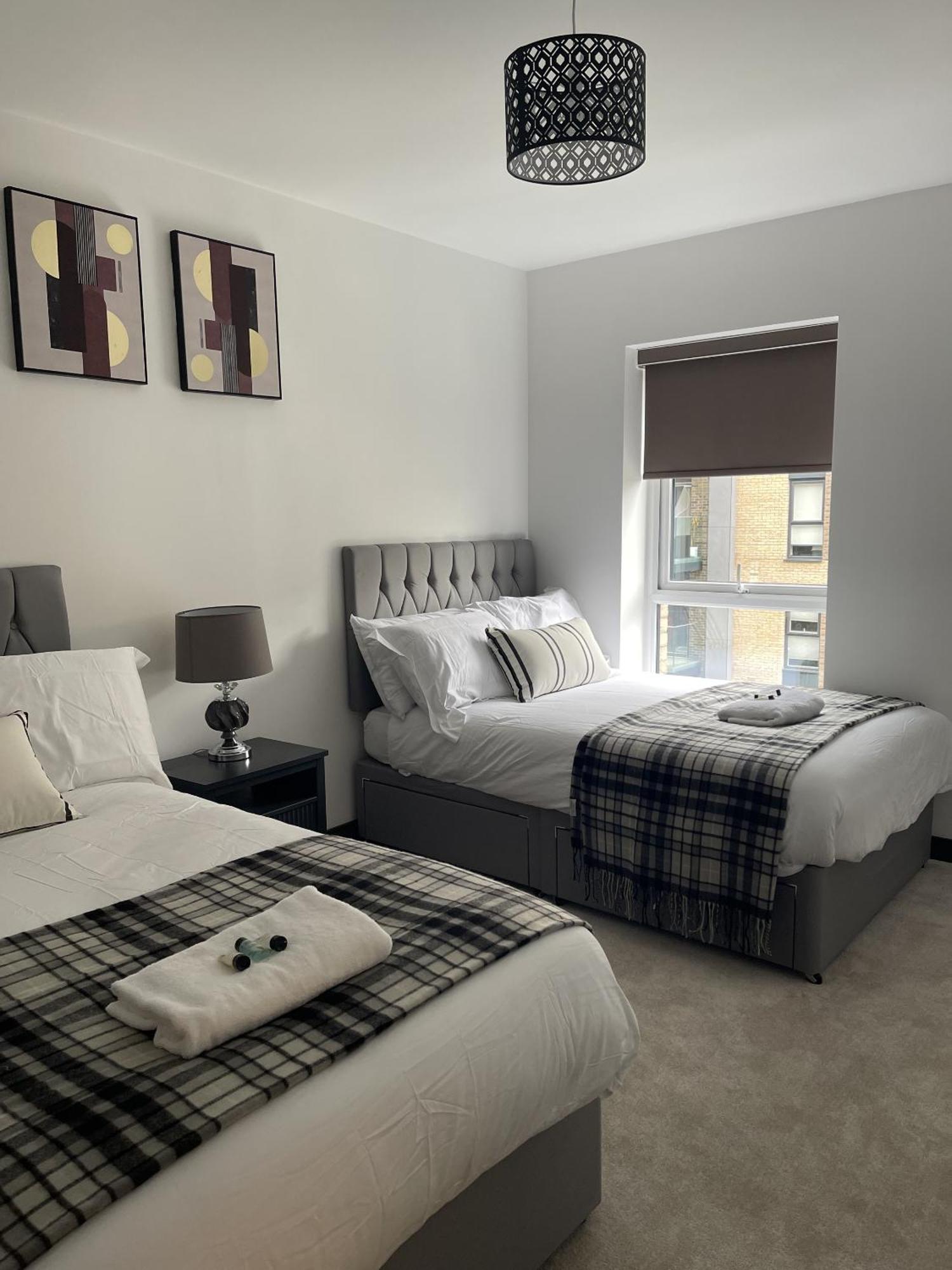 The Godfreys, Edinburgh Way, Харлоу Экстерьер фото
