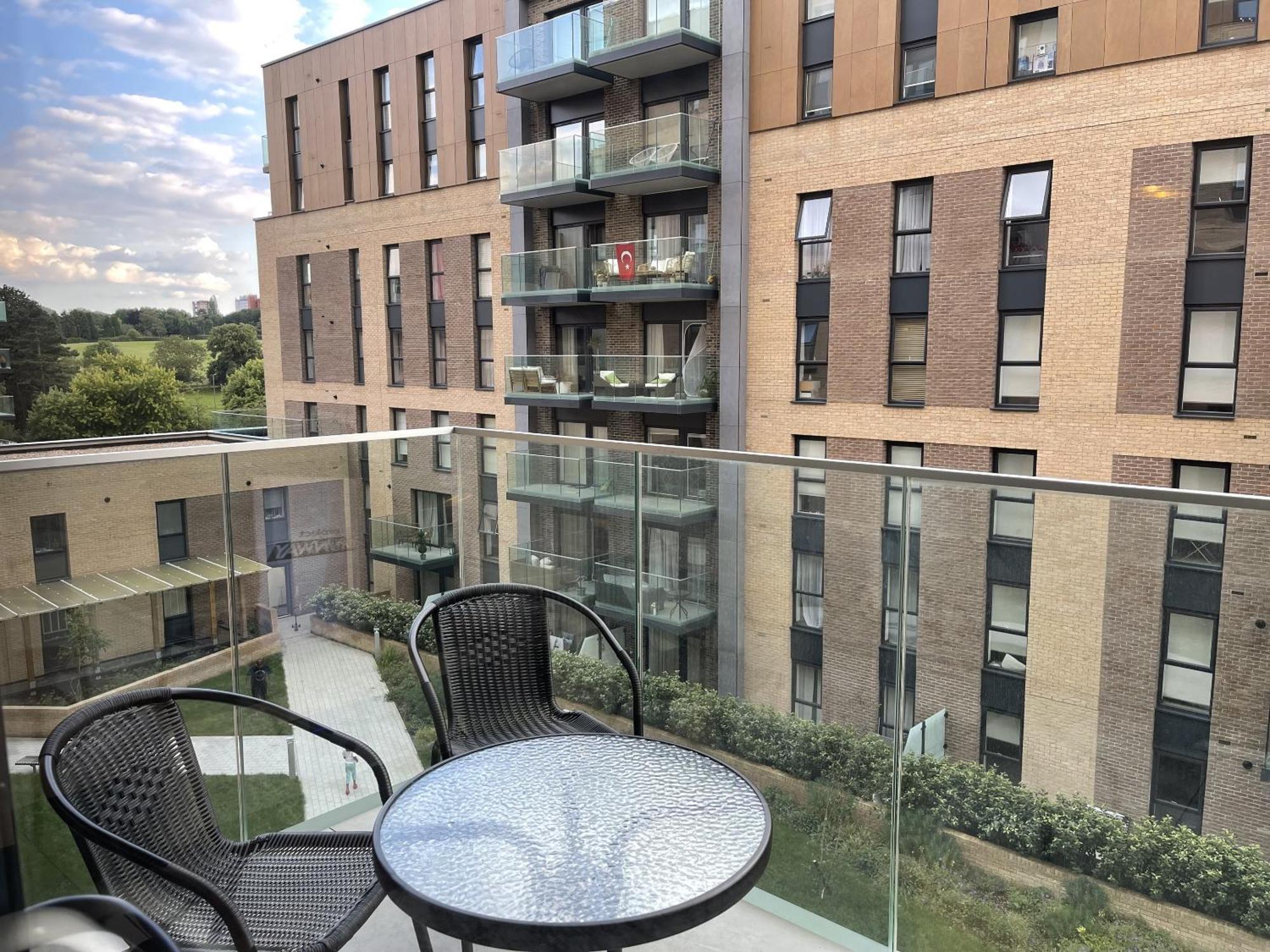 The Godfreys, Edinburgh Way, Харлоу Экстерьер фото